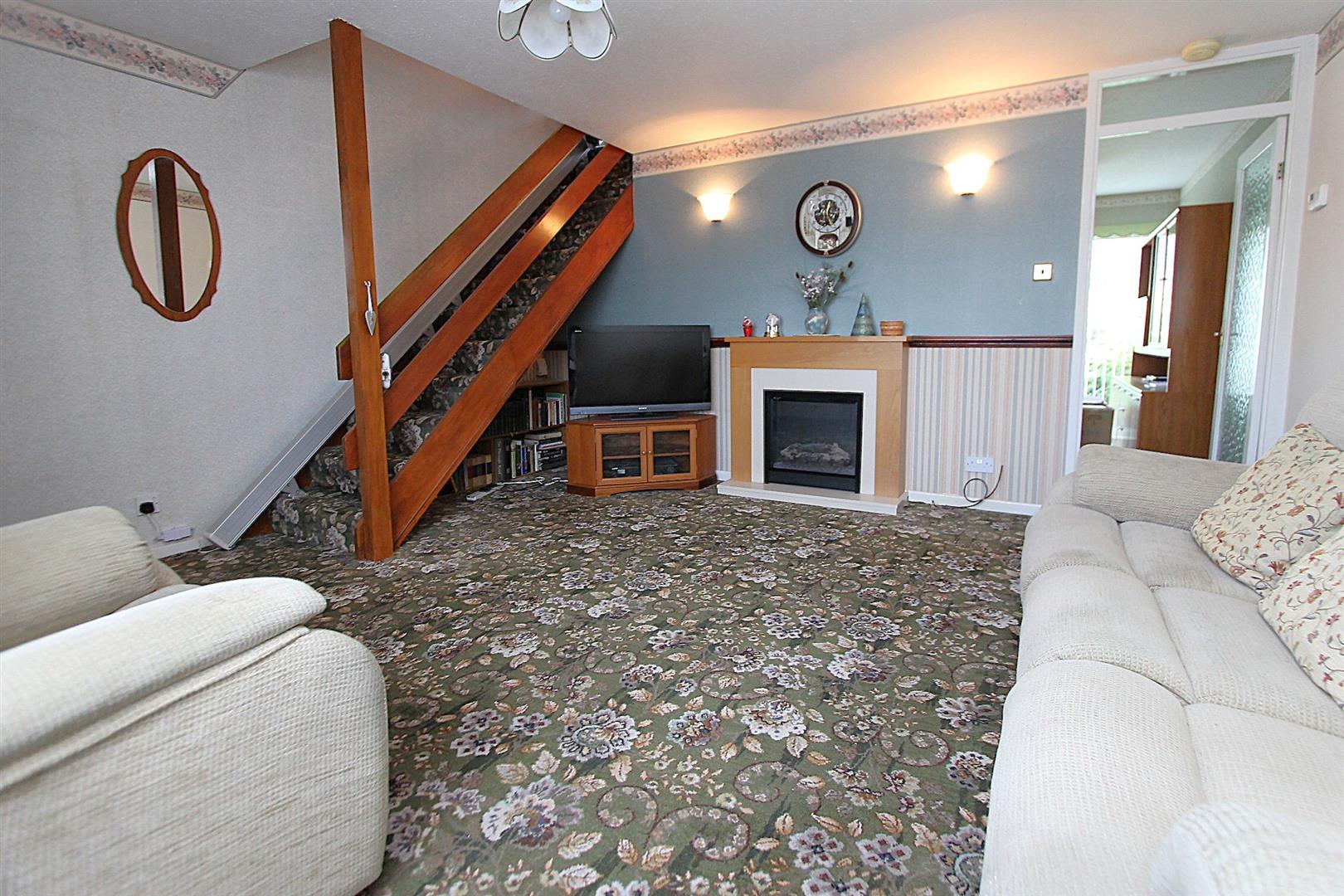 3 bed property in Tennyson Way, Kidderminster